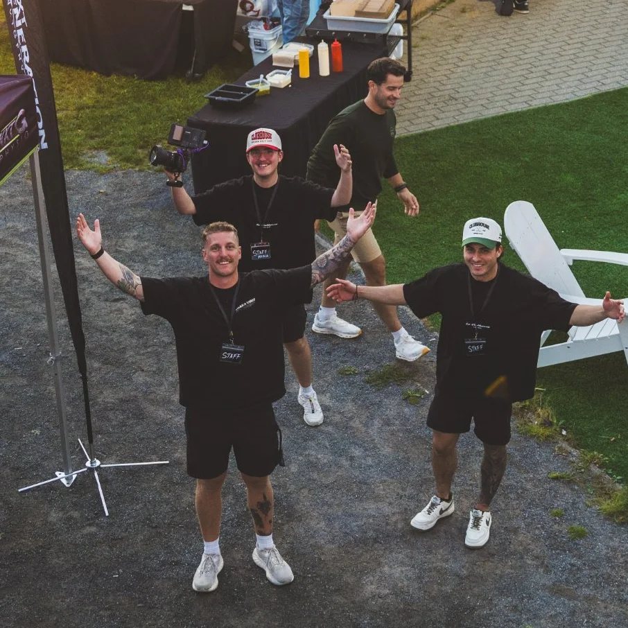 L'équipe du Clubhouse qui t'accueille, bras ouverts